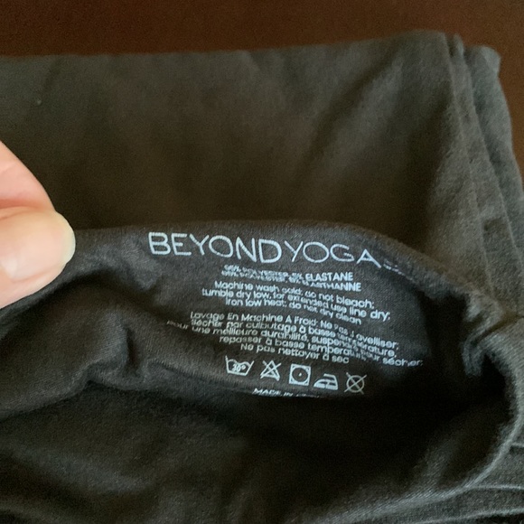 🌺Beyond Yoga Pocket Infinity Scarf Black FabFitFun Collaboration - Picture 6 of 6